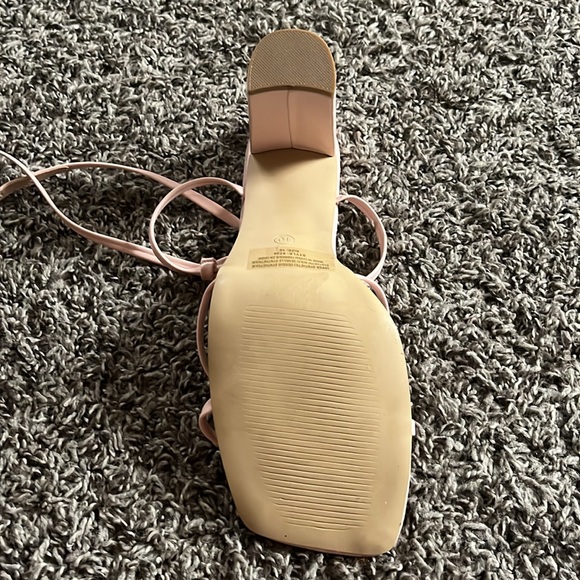 Light Pink Bow Heels - Picture 5 of 5